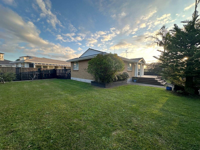 2 Tangelo Place, Bucklands Beach, Auckland - Carousel 1