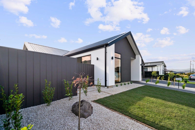 9 Hollard Crescent, Lincoln, Lincoln - Carousel 1