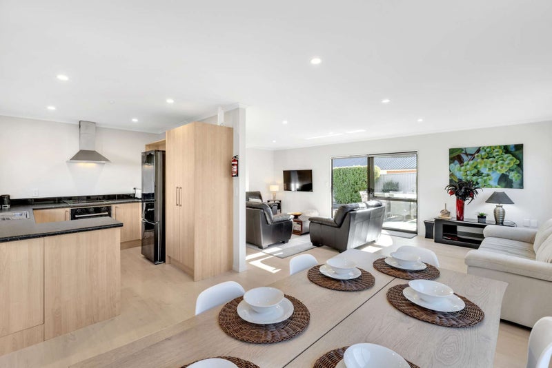 100 Barry Avenue, Cromwell, Cromwell - Carousel 1
