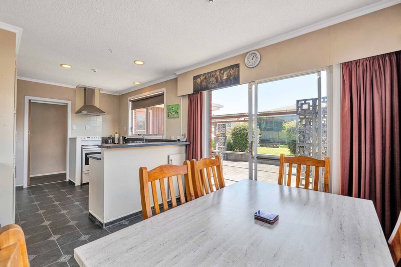 8 Kennedy Place, Merrilands, New Plymouth - Carousel 2