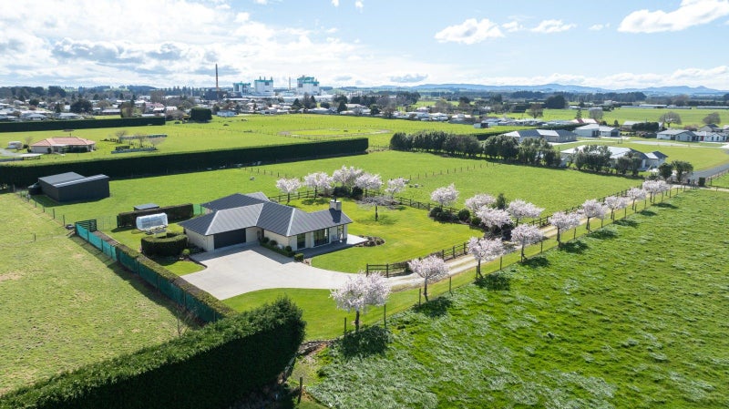 24 Mckinnon Road, Wyndham - Carousel 2
