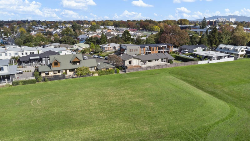 25 Kelvin Place, Hamilton East, Hamilton - Carousel 27