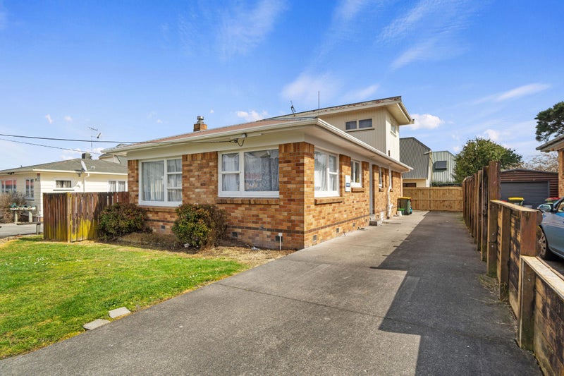 17 Hogan Street, Hamilton East, Hamilton - Carousel 2