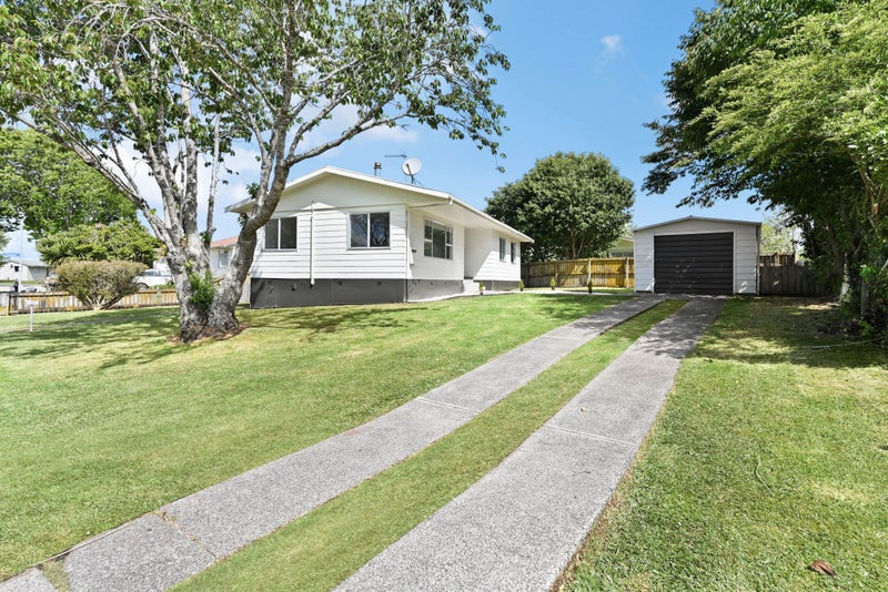 11 Crawshaw Drive, Nawton, Hamilton - Carousel 1