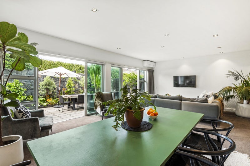 7/258 Hurstmere Road, Takapuna, Auckland - Carousel 1