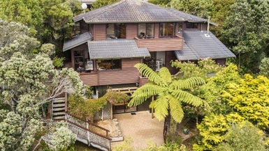 14A Spicer Place, Tawa, Wellington - Carousel 1