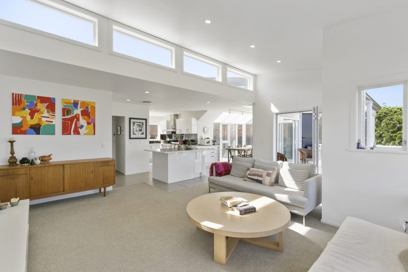 8 Nadia Grove, Khandallah, Wellington - Carousel 2