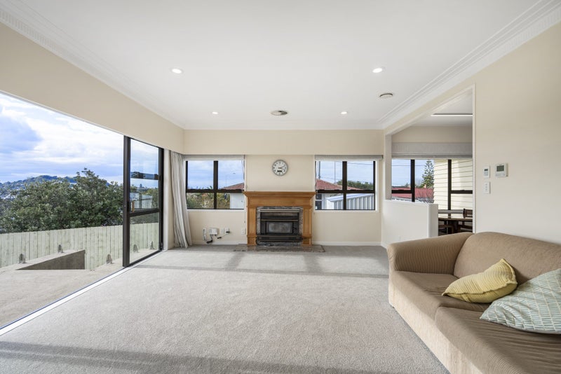 15 Maioro Street, New Windsor, Auckland - Carousel 2