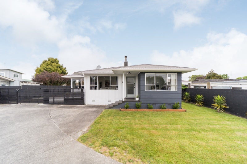 9 Hinau Place, Cloverlea, Palmerston North - Carousel 1