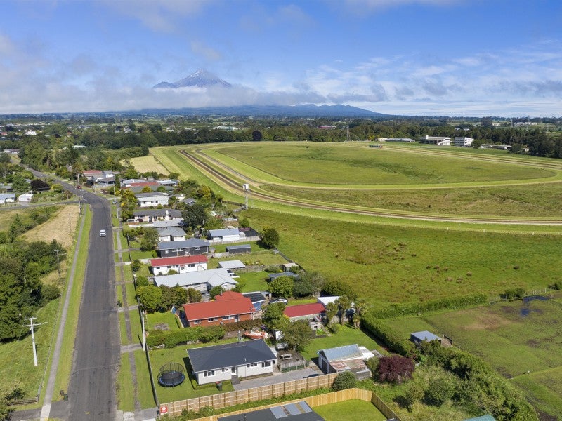 166 Pembroke Road, Stratford - Carousel 26