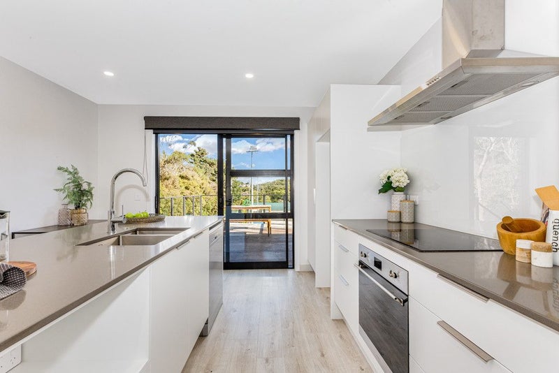 11A Barberry Grove, Maungaraki, Lower Hutt - Carousel 2