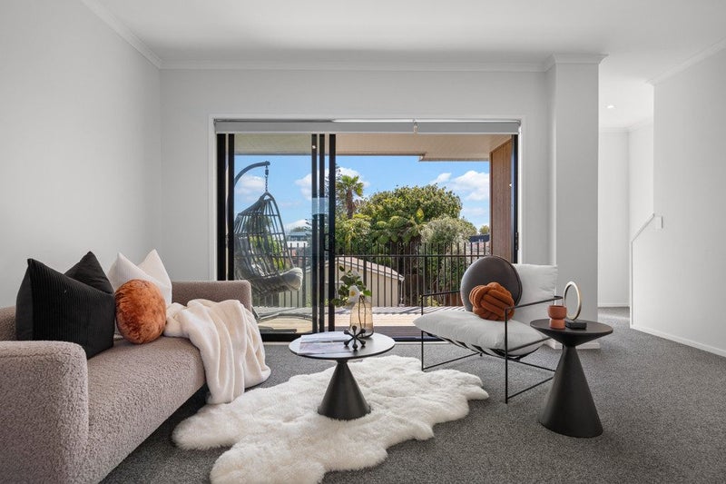8/5 Peachgrove Road, Te Atatu Peninsula, Auckland - Carousel 1