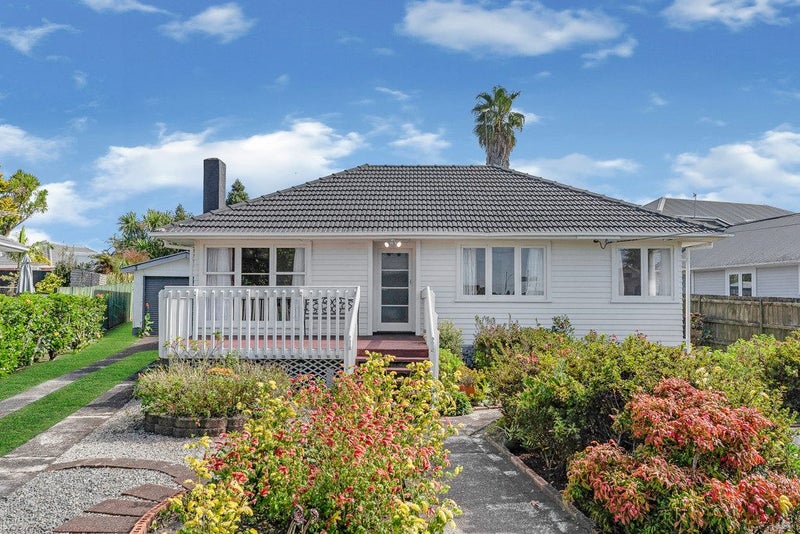71 Beach Road, Te Atatu Peninsula, Auckland - Carousel 2