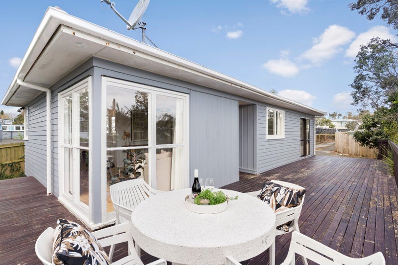 6 Gilpin Place, Beach Haven, Auckland - Carousel 1