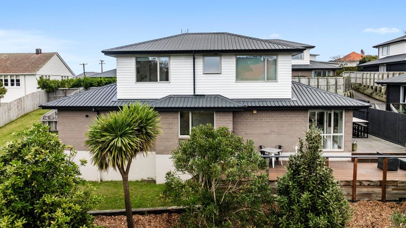 20 Inglewood Street, Wai o Taiki Bay, Auckland - Carousel 1