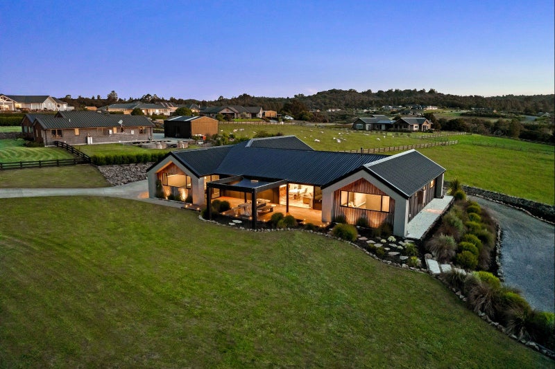 17 Capstone Place, Te Kamo, Whangārei - Carousel 1