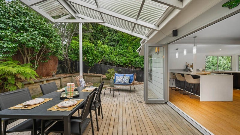 8 Airey Place, Torbay, Auckland - Carousel 1