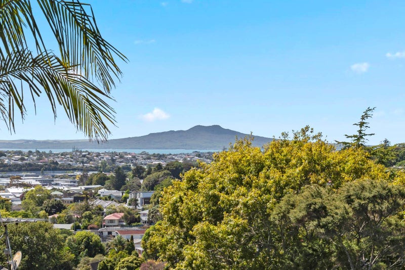 2/613A Glenfield Road, Tōtara Vale, Auckland - Carousel 1