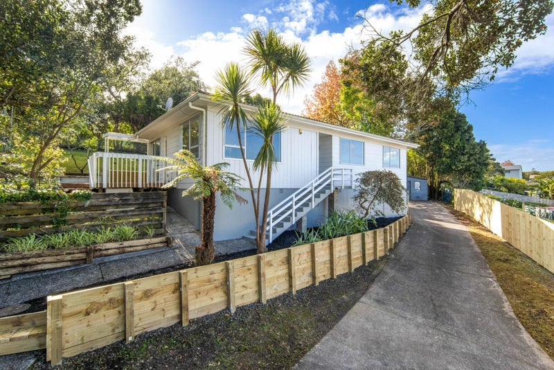 12 Glenbervie Crescent, Massey, Waitakere City, Auckland - Carousel 1