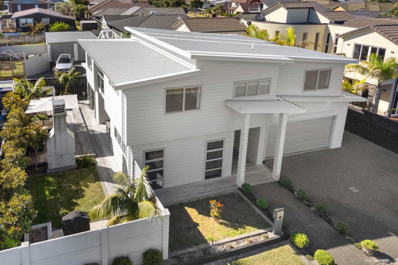32 Thompson Drive, Papamoa Beach, Papamoa - Carousel 2