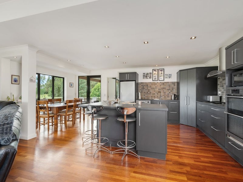 21 Thorndon Close, Kirwee, Kirwee - Carousel 2