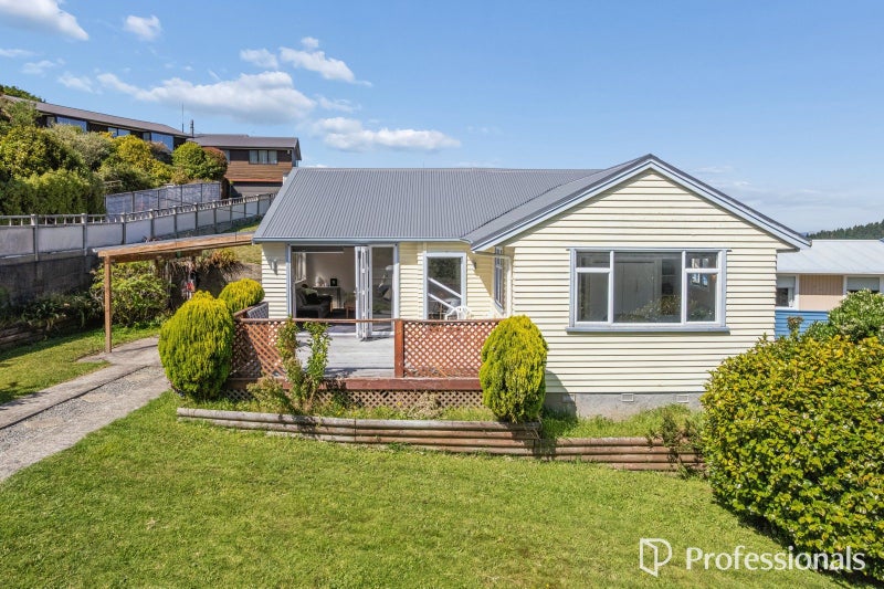 1 Taku Matenga Grove, Korokoro, Lower Hutt - Carousel 1