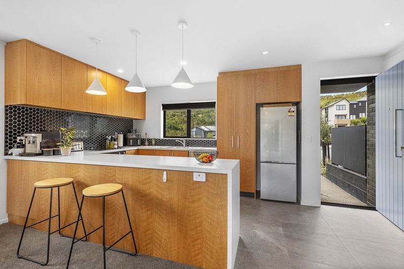 16 Bee Lane, Whitby, Porirua - Carousel 2