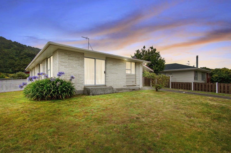 1/102 Pasadena Crescent, Totara Park, Upper Hutt - Carousel 2