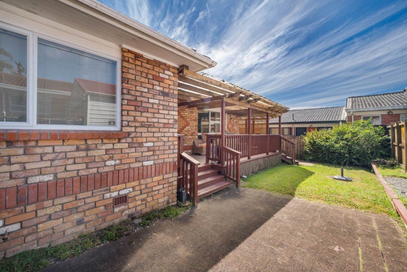 2/2 Plane Street, Avondale, Auckland - Carousel 1