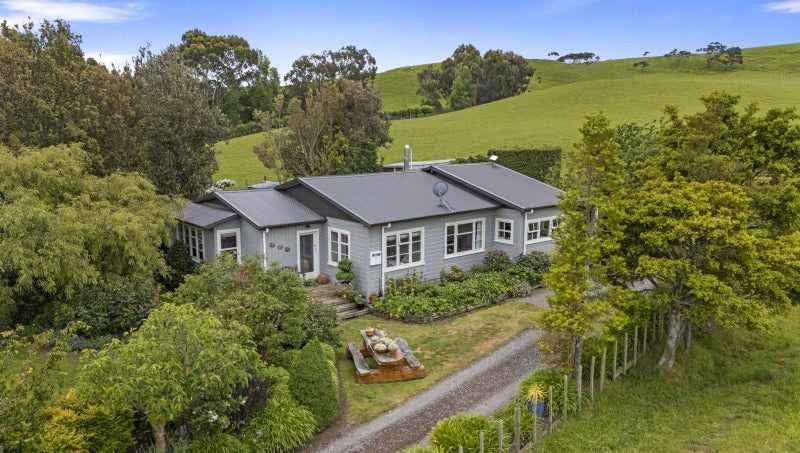80 Lethbridge Road, Feilding, Feilding - Carousel 1
