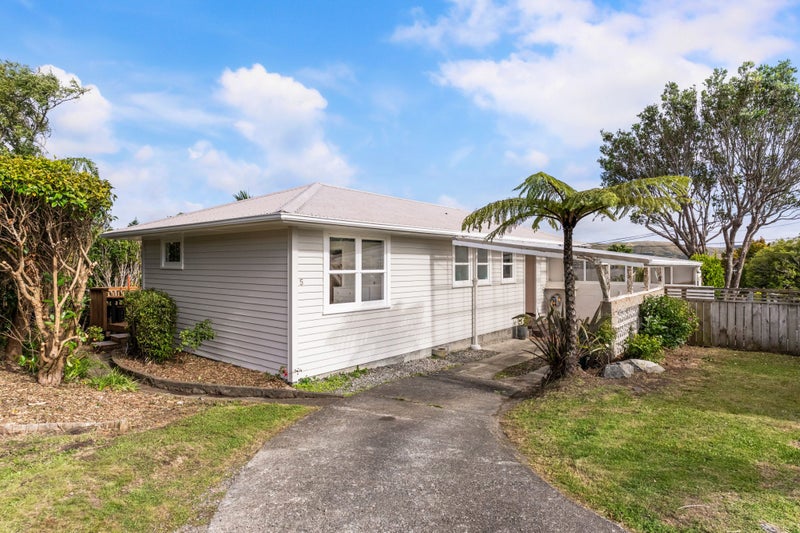 5 Pauline Way, Paparangi, Wellington - Carousel 1