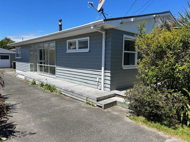 11 Vaucluse Avenue, Paraparaumu Beach, Paraparaumu - Carousel 1