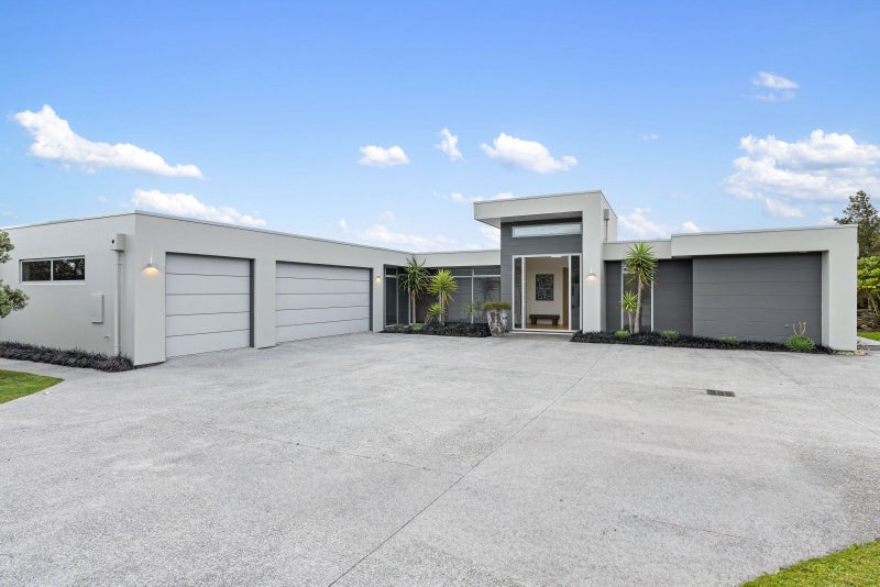 2 Aglaia Place, Cracroft, Christchurch - Carousel 2