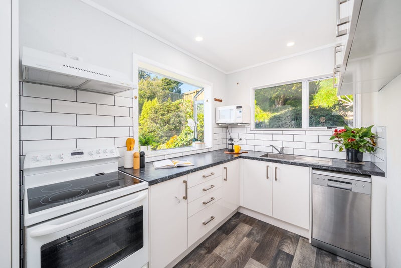 5 Anaheim Place, Churton Park, Wellington - Carousel 2