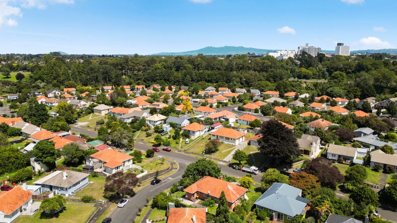 35 Galway Avenue, Hamilton East, Hamilton - Carousel 17