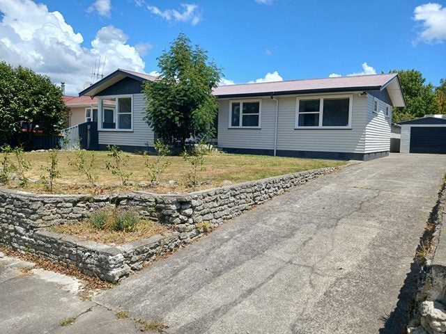 16 Karamea Crescent, Kelvin Grove, Palmerston North - Carousel 1