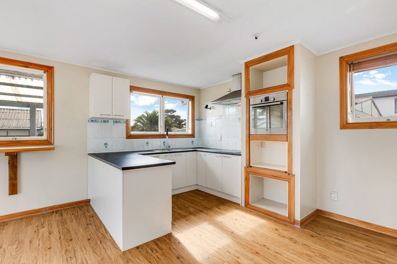 5 Convair Crescent, Mangere, Auckland - Carousel 2