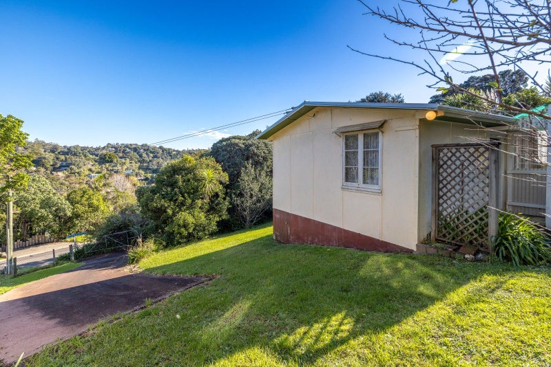 20 Hill Road, Palm Beach, Waiheke Island - Carousel 1