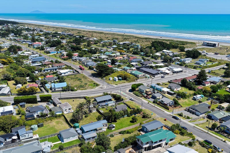 124 Park Avenue, Waitārere Beach, Levin - Carousel 2
