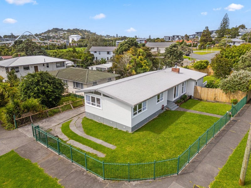 51 Valonia Street, New Windsor, Auckland - Carousel 2