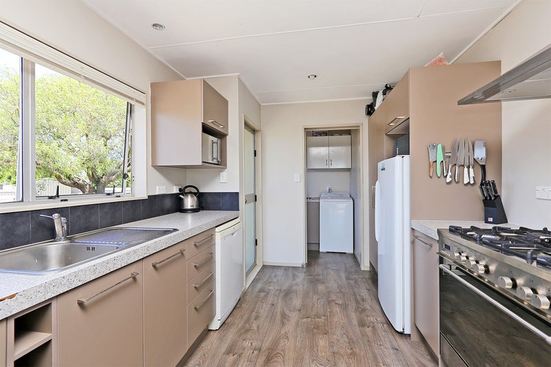 1 Deakin Place, Clive, Clive - Carousel 2