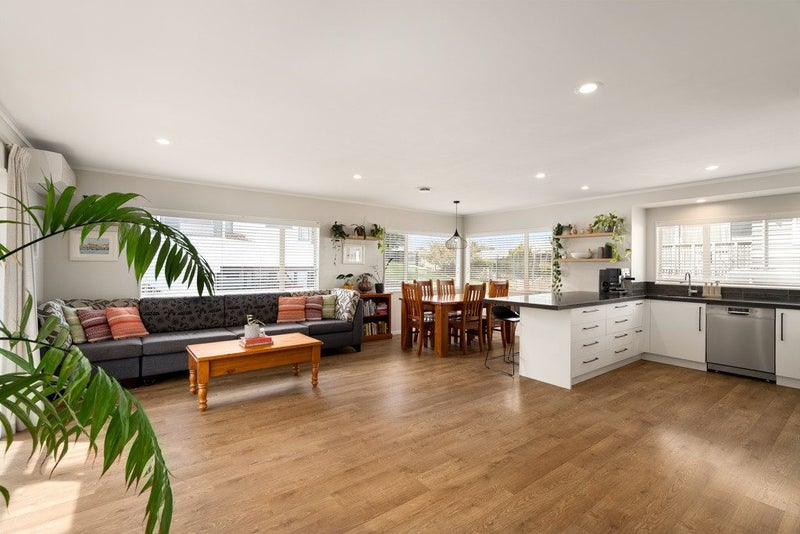 2/30 Howe Street, Howick, Auckland - Carousel 2