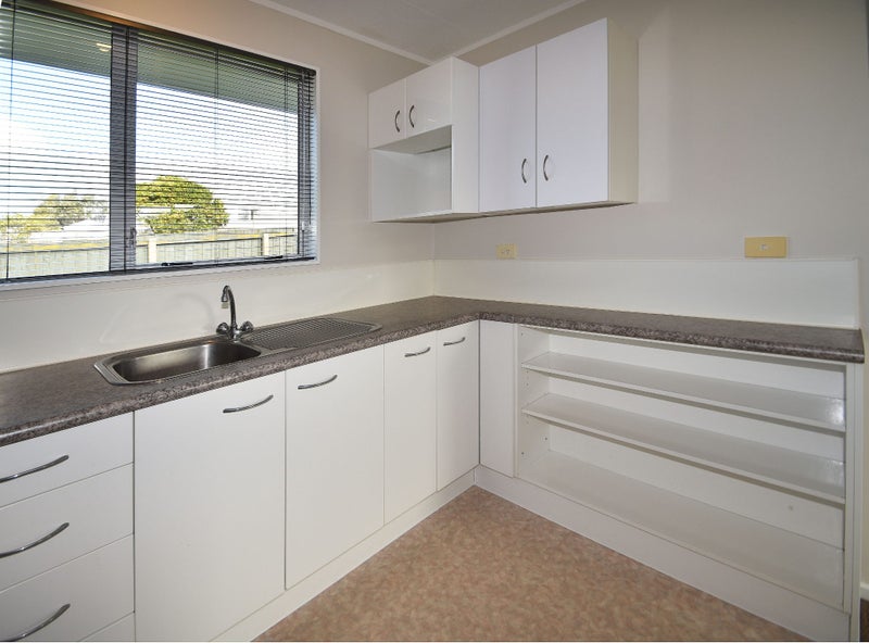 2/2 McDowell Crescent, Hillcrest, Auckland - Carousel 2