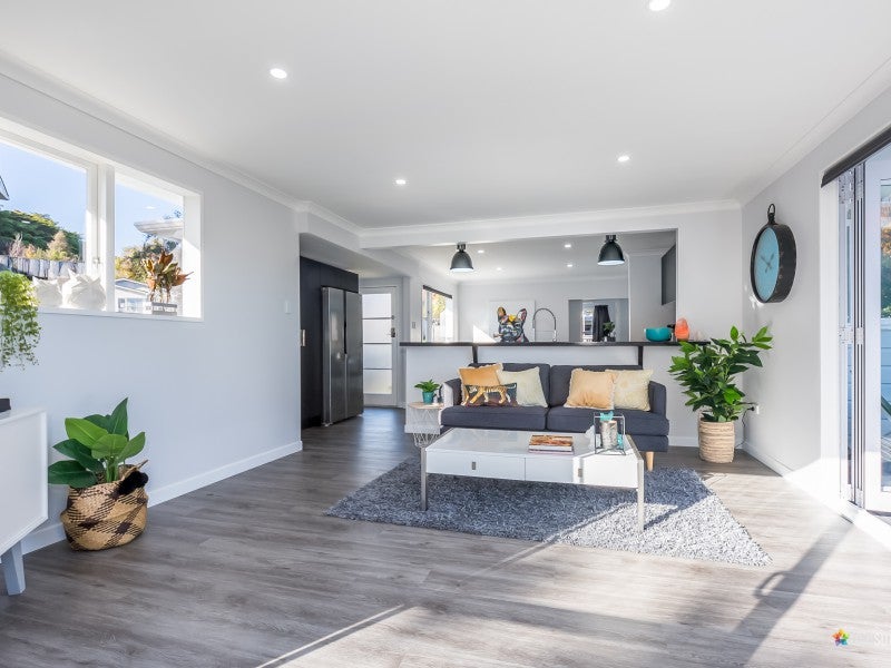 12 Christchurch Crescent, Kelson, Lower Hutt - Carousel 2