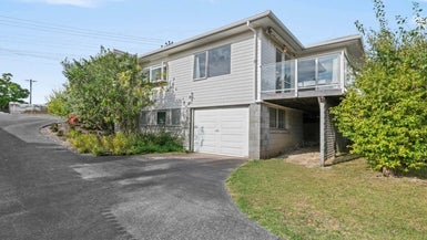1/86 Coronation Road, Hillcrest, Auckland - Carousel 1