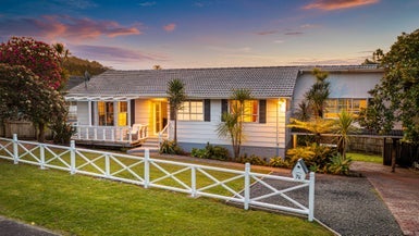 76 Wirihana Road, Titirangi, Auckland - Carousel 1