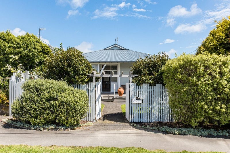 21 Farm Road, Northland, Wellington - Carousel 2
