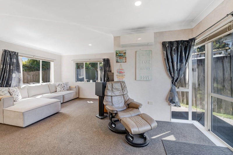 3/2 Doment Crescent, Orewa, Orewa - Carousel 2