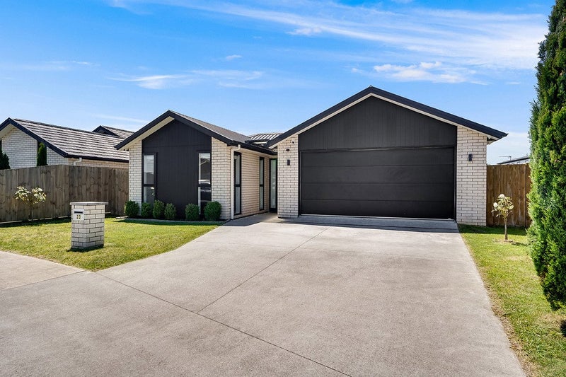 23 Inuwai Street , Glenview, Hamilton  - Carousel 2