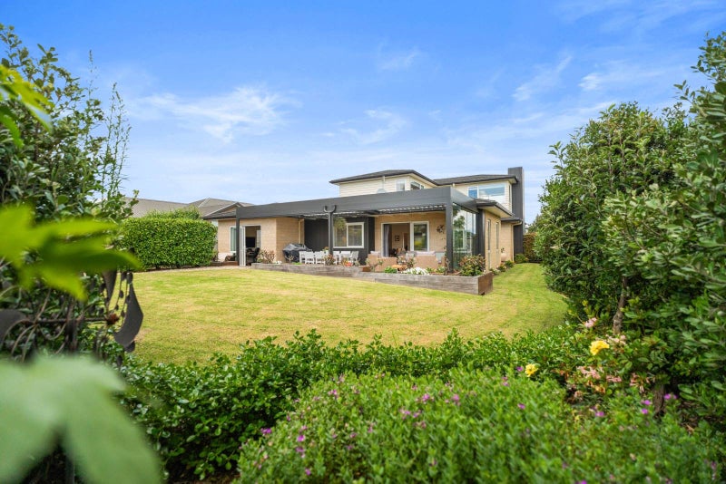 64 Eighth View Avenue, Beachlands, Auckland - Carousel 1